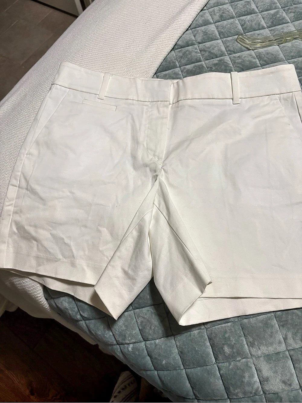 Ann Taylor The Metro Short Mid-Rise White Bermuda Shorts Size 8